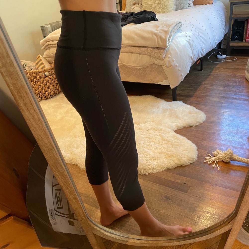 Vintage Lululemon 3/4 black leggings